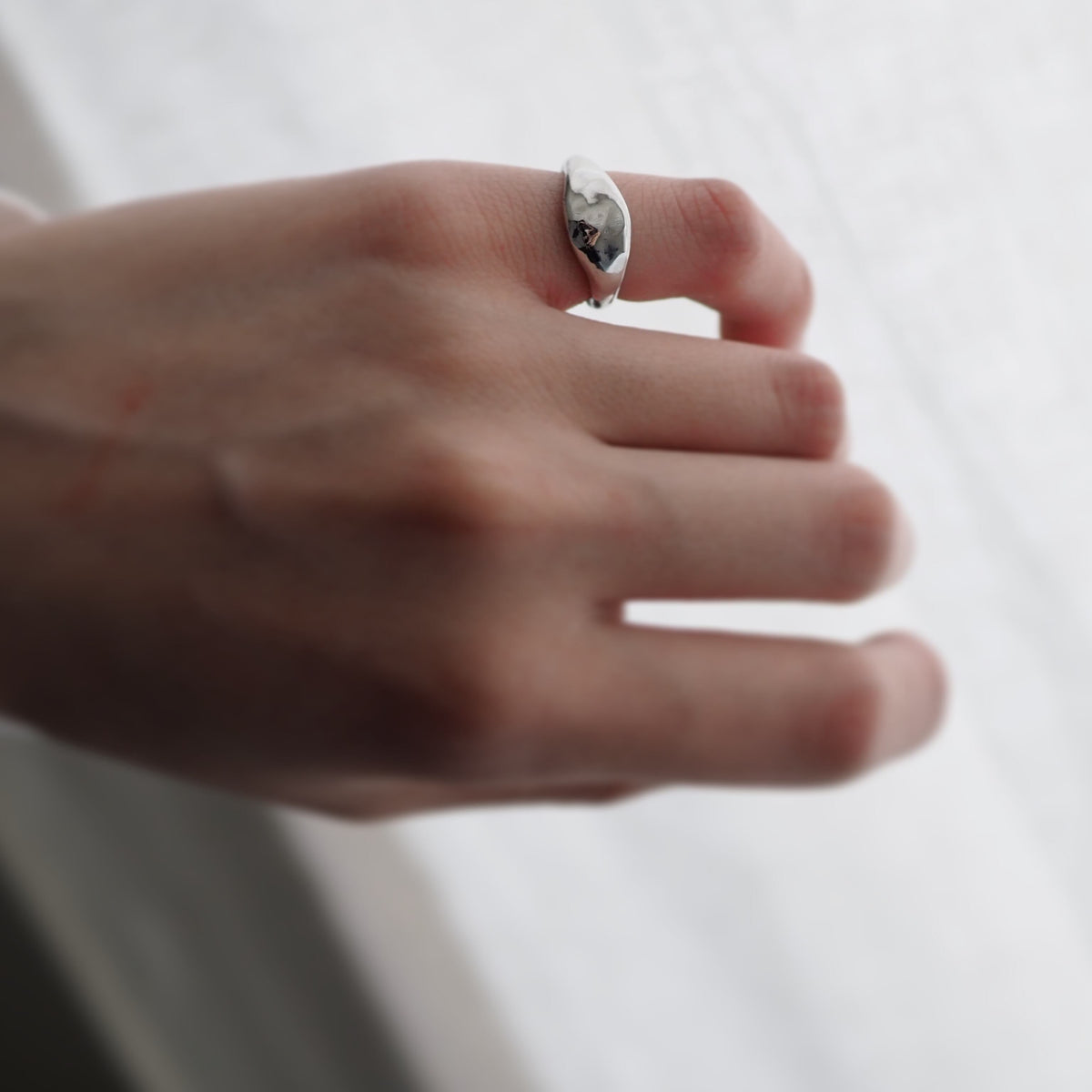 Bulge signet ring