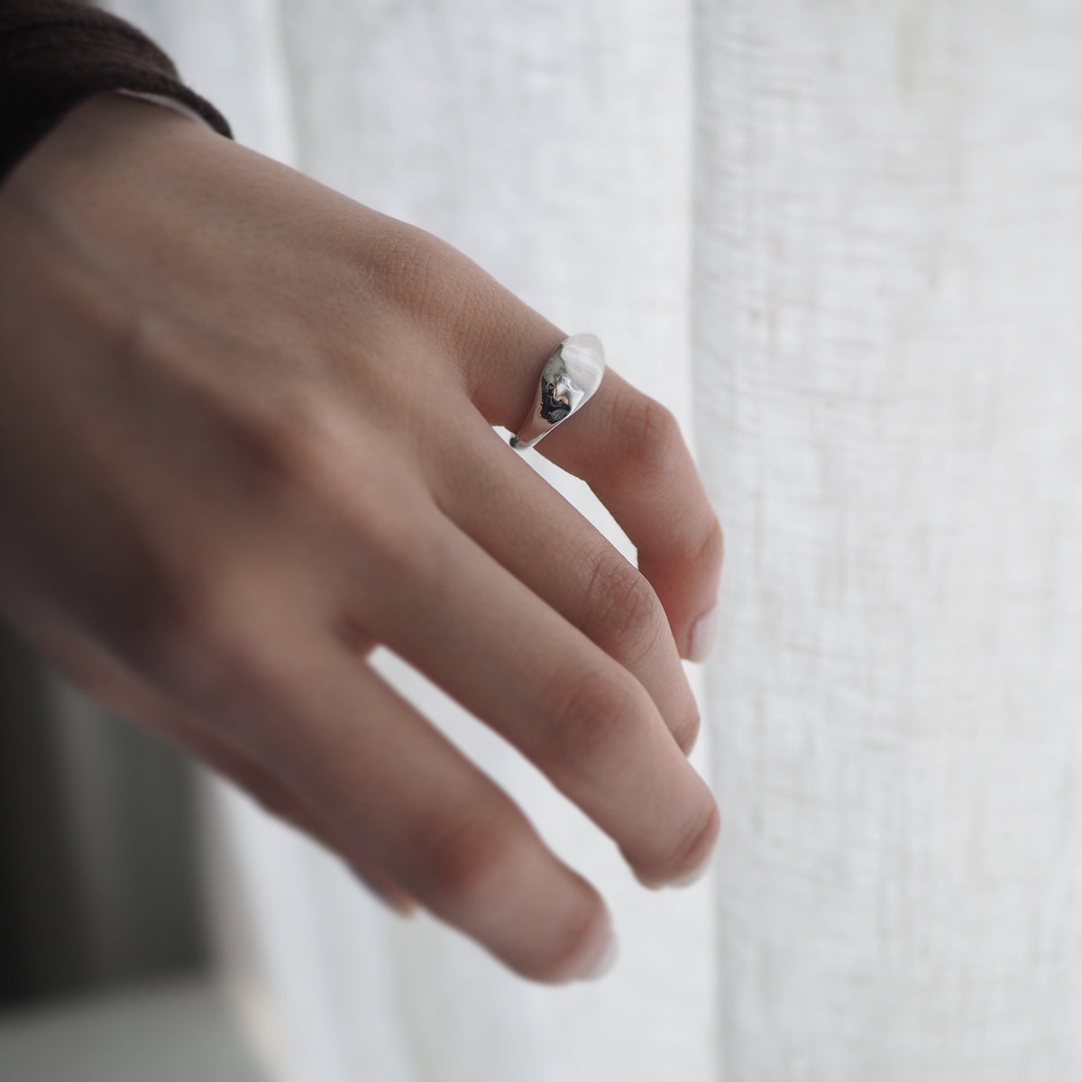 Bulge signet ring