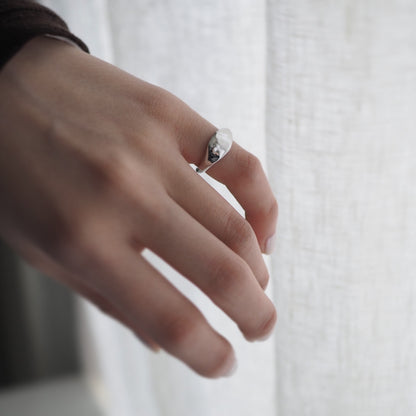 Bulge signet ring