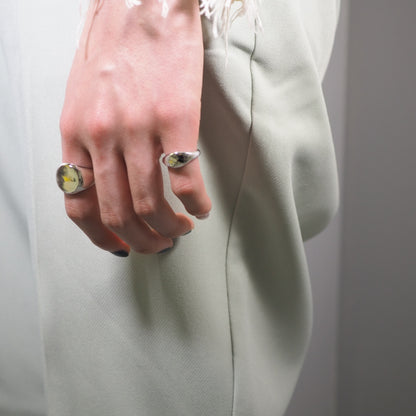 Bulge signet ring