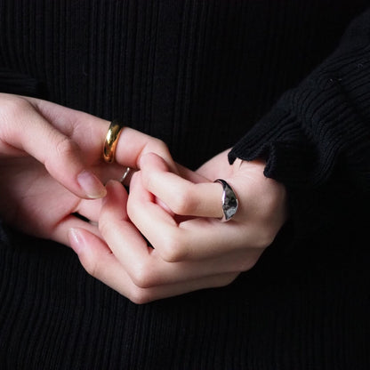 Bulge signet ring