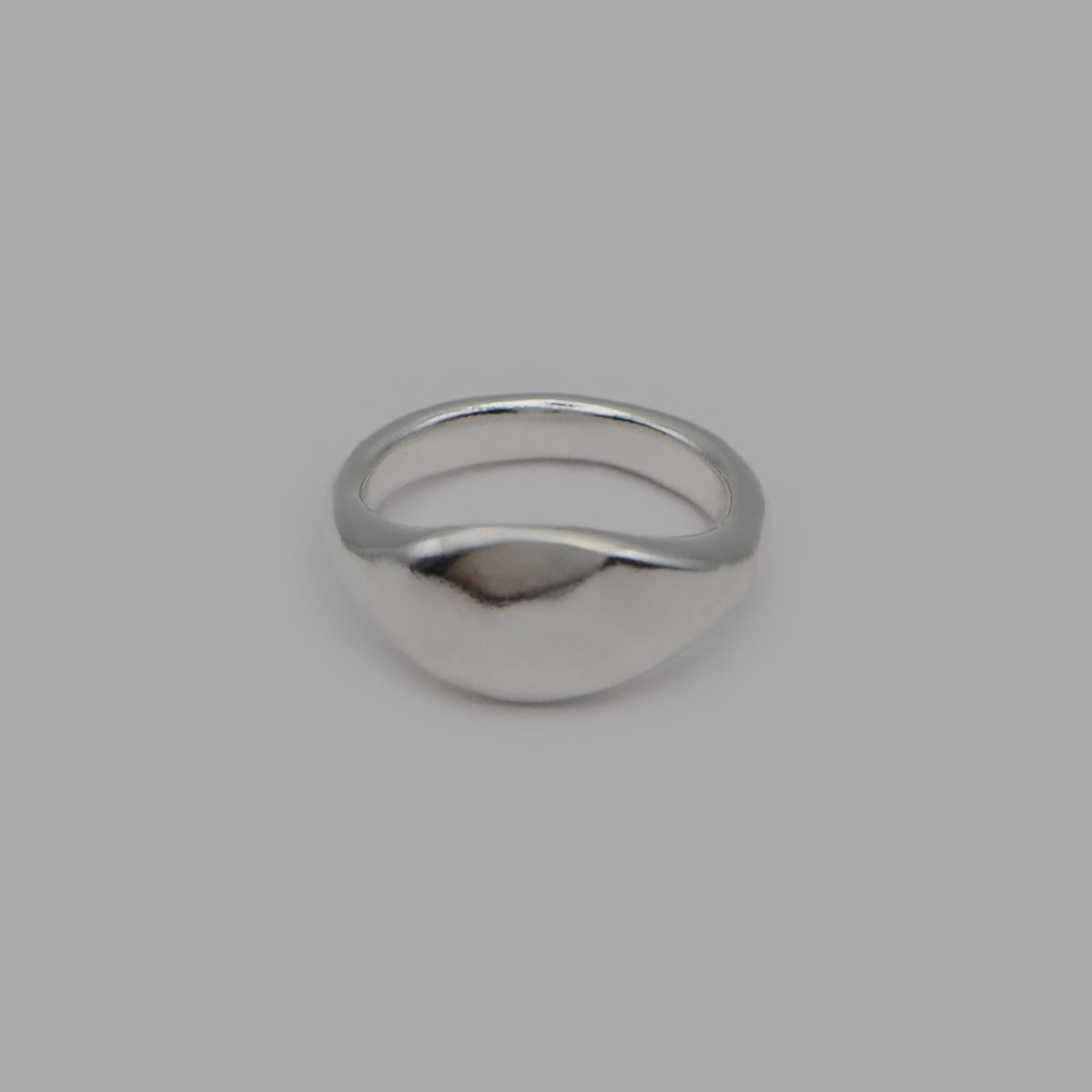 Bulge signet ring