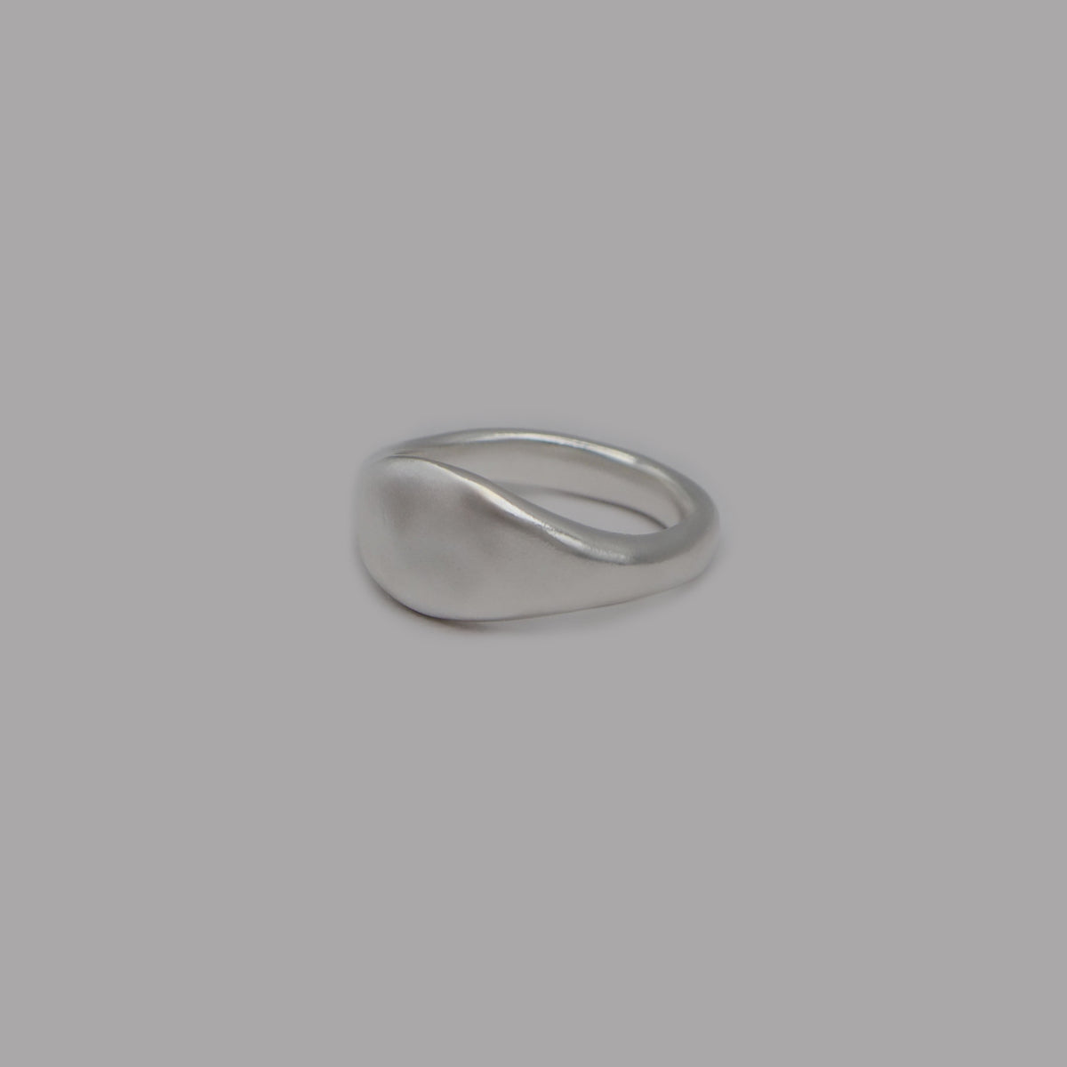 Bulge signet ring