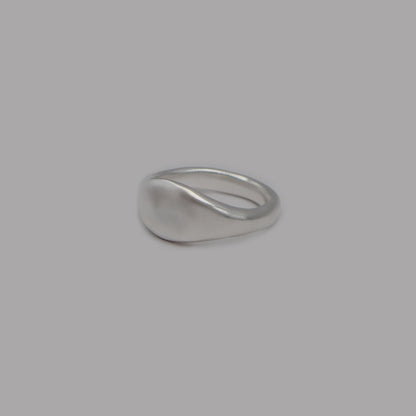 Bulge signet ring