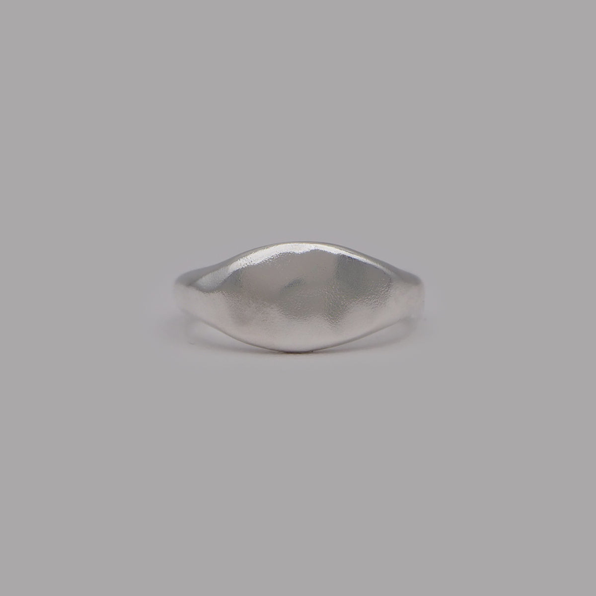 Bulge signet ring