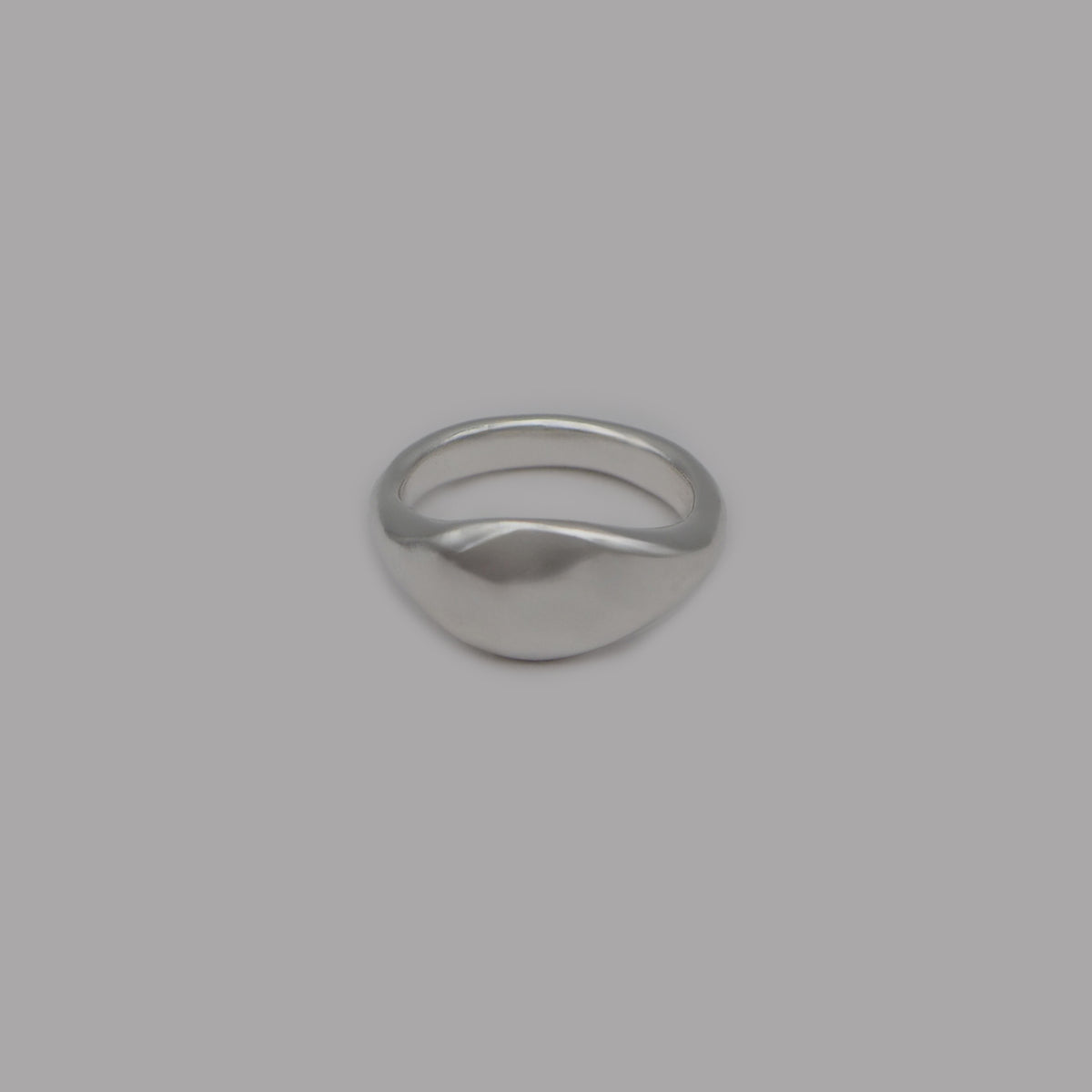 Bulge signet ring