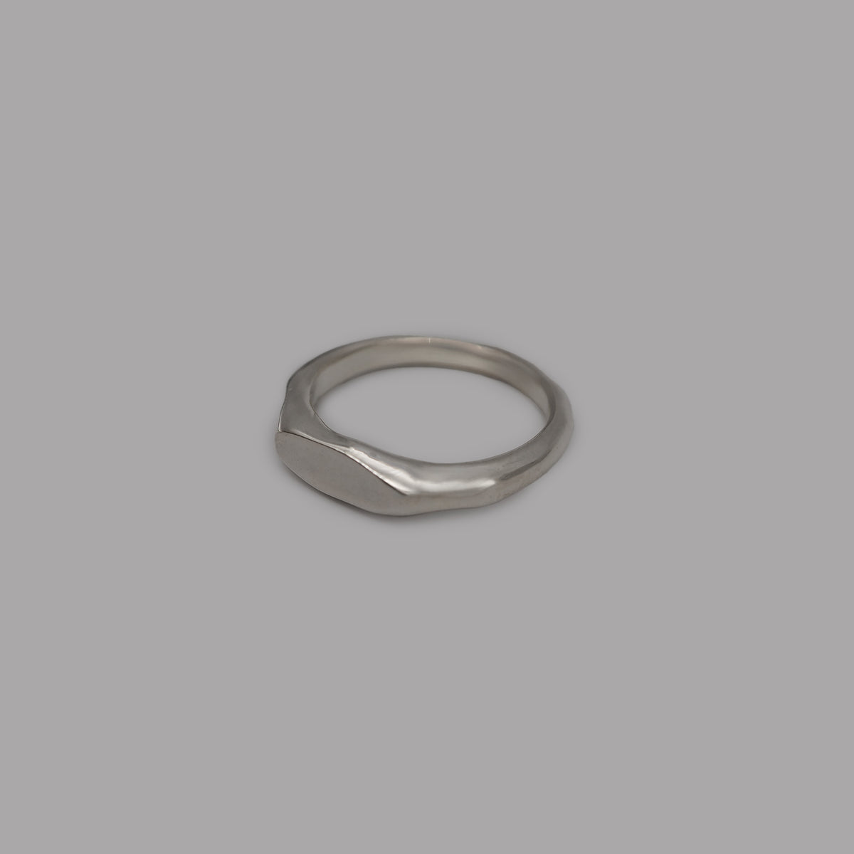 ellirude signet ring